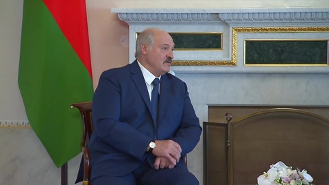 Лукашенко назвал предателями артистов, испугавшихся давления оппозиции