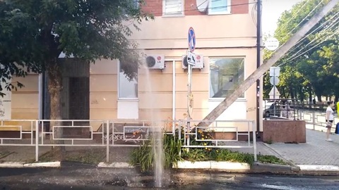 Чашечку чая, пожалуйста: в Твери забил фонтан кипятка