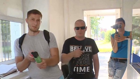 Блогеры-антимасочники пытались попасть на территорию ГТРК "Кузбасс"