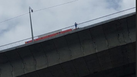 В Нижнем Новгороде мужчина угрожал спрыгнуть с Мызинского моста