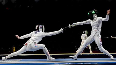 Шпажистка из России Муртазаева вышла в 1/4 финала Игр