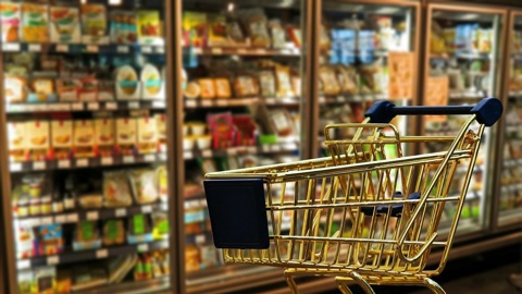 Приятного аппетита: житель Челябинской области обнаружил в мясе личинки
