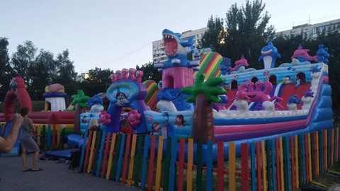 В воронежском ТЦ 4-летняя девочка сломала позвоночник, прыгая на батуте