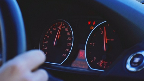 Двое подростков подозреваются в угоне автомобиля в Угличе