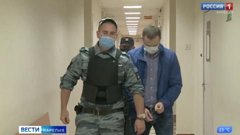 Суд продлил срок содержания под стражей экс-председателя Петросовета