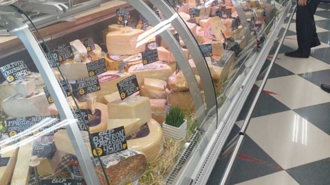 В Крыму уничтожили 40 кг санкционных сыров и мяса
