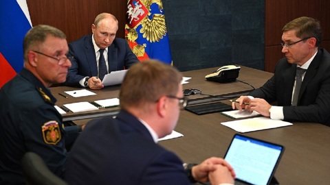 Владимир Путин: помощь пострадавшим при ЧС должна оказываться оперативно