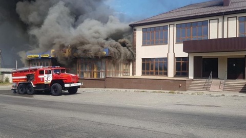 Пожарным удалось локализовать масштабное возгорание в Черкесске