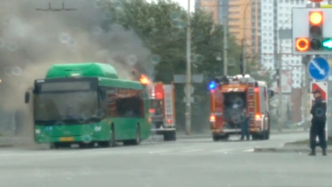 В Екатеринбурге загорелся пассажирский автобус