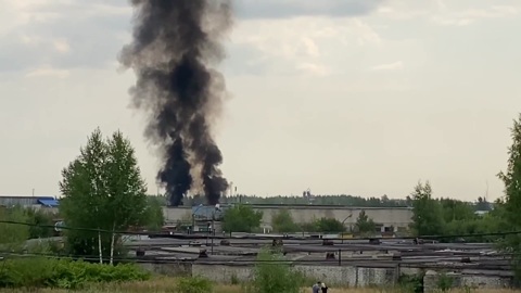 В Ярославе несколько часов тушили гараж и припаркованный фургон