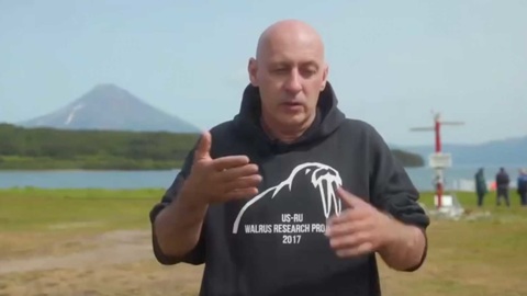 "Вода потоком ударила в лицо": выживший рассказал о первых минутах после крушения Ми-8