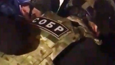 Глава семейства напал с топором на беременную жену и едва не зарезал маленькую дочь
