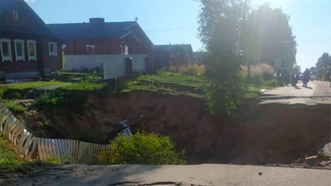 Под Нижним образовался 25-метровый провал