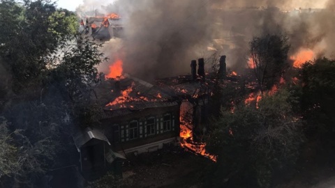 В Оренбурге удалось локализовать полыхающий городской квартал