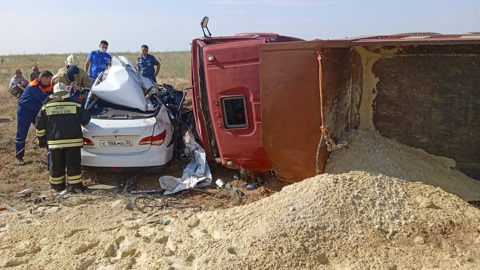 Пять человек погибло в ДТП с самосвалом в Калмыкии