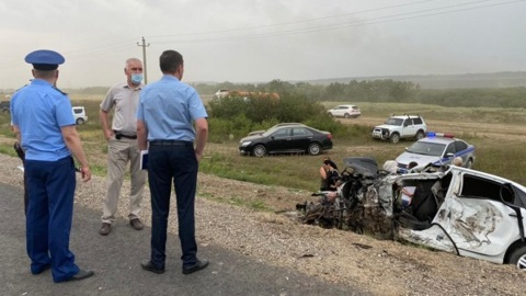 В Ставрополье в лобовом ДТП с участием грузовика погибли 3 человека
