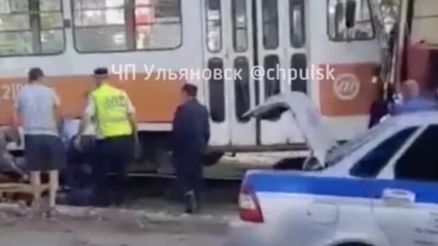 Газонокосильщик, которому трамваем отрезало ноги, скончался в больнице