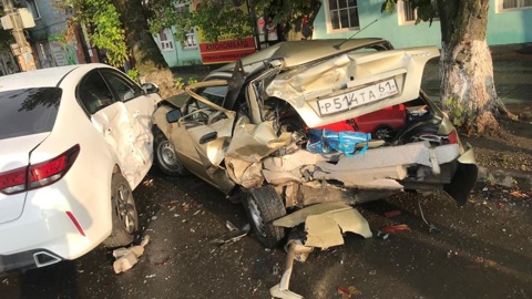 Виновником массового ДТП в Батайске стал пьяный водитель на Mercedes