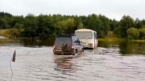 В Архангельской области обрушилась переправа через реку Тоймушку