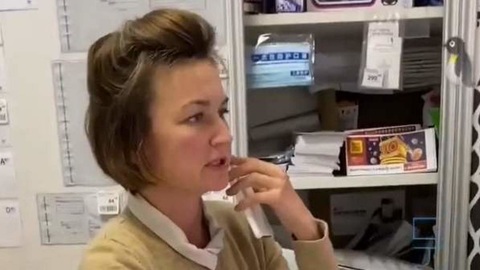 "Сдохни, тварь!": сотрудница почты набросилась на клиентку, сделавшую ей замечание