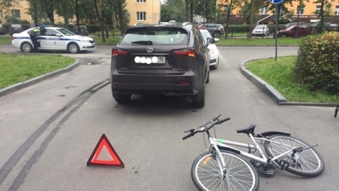 В Петрозаводске внедорожник сбил ребенка на велосипеде