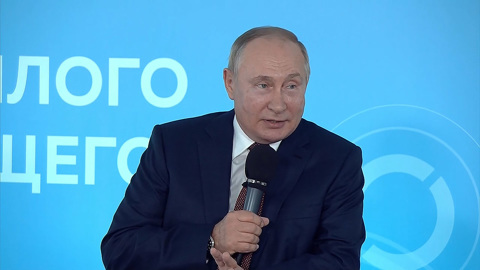 Путин проводит "открытый урок" по истории во Владивостоке