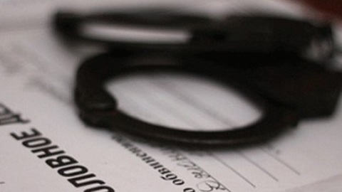 В Калуге недовольный покупатель порезал продавца осколком разбитого стекла