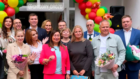 После долгой комы МакSим отвела дочь в школу: фото певицы с линейки