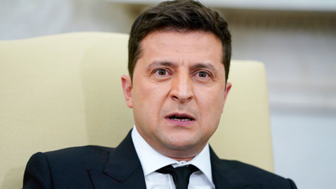 Зеленский не справляется с ролью президента, считает Азаров