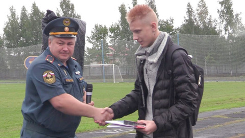 Подростка, спасшего тонущую девочку, наградили во Владимирской области