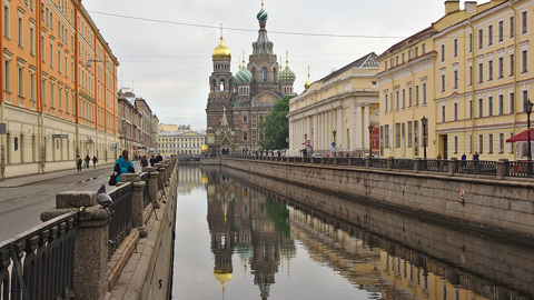 В Петербурге досрочно завершен ремонт набережной канала Грибоедова