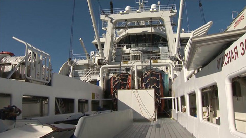 Траулер с сотней человек на борту загорелся в Охотском море