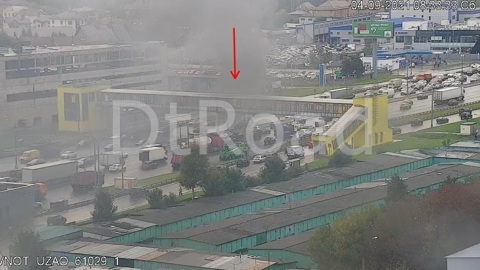 Автомобиль загорелся на МКАД, возникла пробка