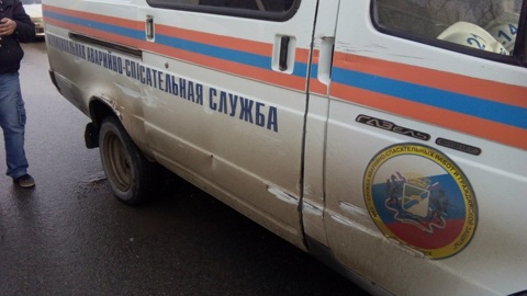 Новосибирские спасатели помогли мужчине, упавшему с моста