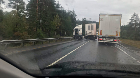 На трассе М5 в Челябинской области развернуло фуру