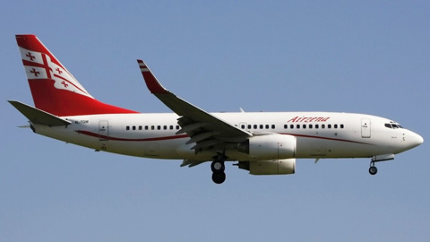 Boeing 737 два часа кружил над Тбилиси из-за неисправного шасси