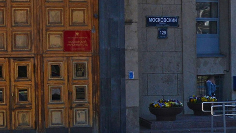 Рецидивист поджег дверь здания суда в Петербурге