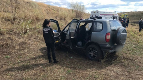 Под Саратовом во внедорожнике легли спать и скончались два человека