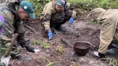 Тюменские поисковики нашли родственников погибшего советского солдата