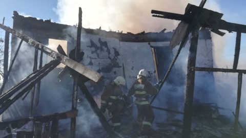 Во время пожара в Астрахани пострадали жильцы вспыхнувшего дома