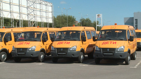 Школы Волгоградской области получили 99 новых автобусов