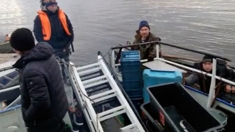 На Ямале спасатели нашли тело мужчины, выпавшего за борт при столкновении лодок