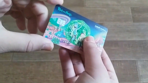 Детская банковская карта: как оформить и защититься от мошенников