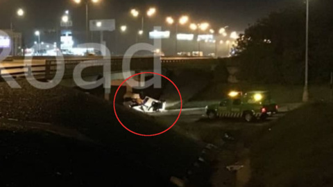 На МКАД автомобиль врезался в автобусную остановку