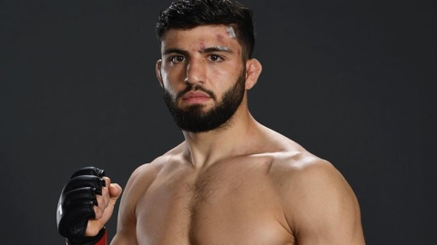 Царукян проиграл Гамроту в главном бою UFC Vegas 57