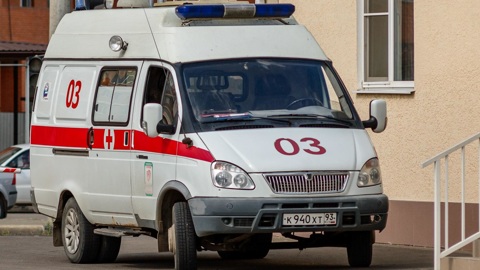 В Краснодаре 18-летний юноша выпал из окна во время стрима
