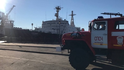 Пожар вспыхнул на борту ледокола "Ленин" в Мурманской области