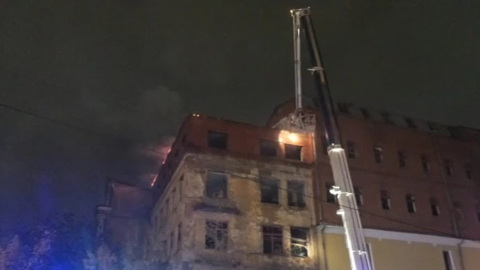 Заброшенная больница в Екатеринбурге загорелась в пятый раз