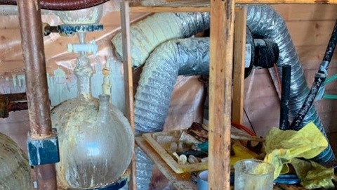 ФСБ накрыла нарколабораторию со 117 килограммами мефедрона в Калужской области