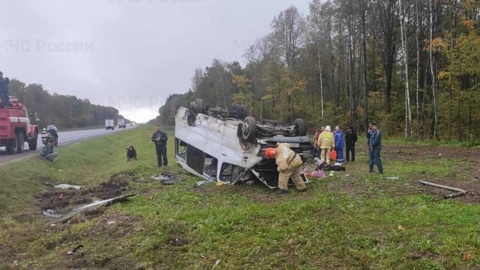 Десять человек пострадали в ДТП с микроавтобусом в Калужской области